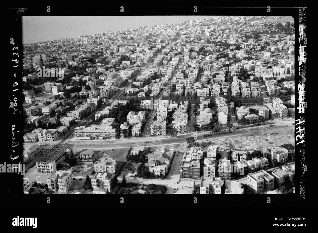 Central tel aviv Black and White Stock Photos & Images - Alamy
