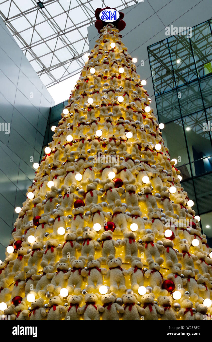 giant christmas bear