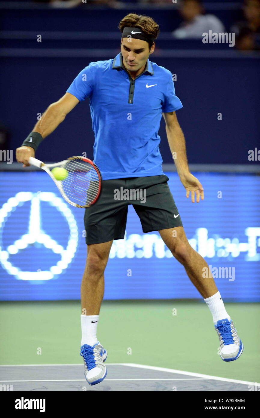 Roger Federer of Switzerland returns a shot against Lu Yen-Hsun of Taiwan  in their second round match of the mens singles during the 2012 Shanghai  Rol Stock Photo - Alamy