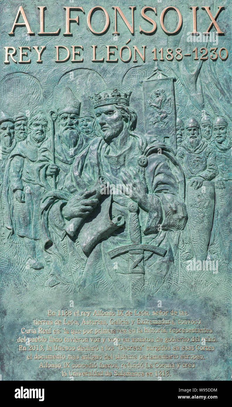 Leon, Spain - June 25th, 2019: Alfonso IX, 12th Century king of León and Galicia. Monument at Santo Martino square, León, Spain. Sculpted by Estanisla Stock Photo