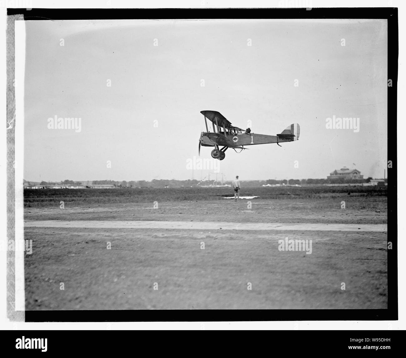 Airplane aerodynamics Black and White Stock Photos & Images - Alamy