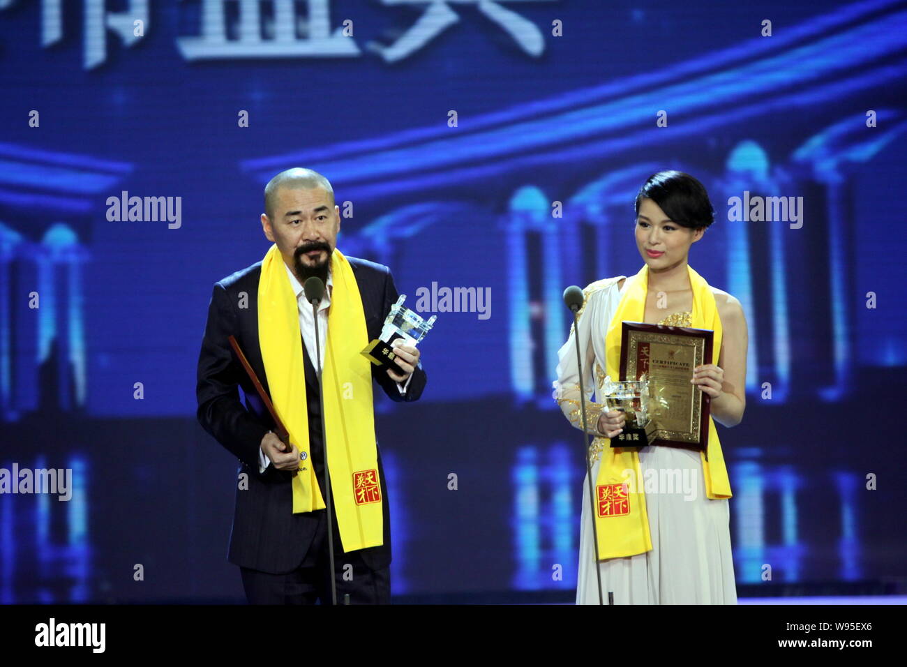 Chinese actor Chen Jianbin and Hong Kong actress Myolie Wu receive ...