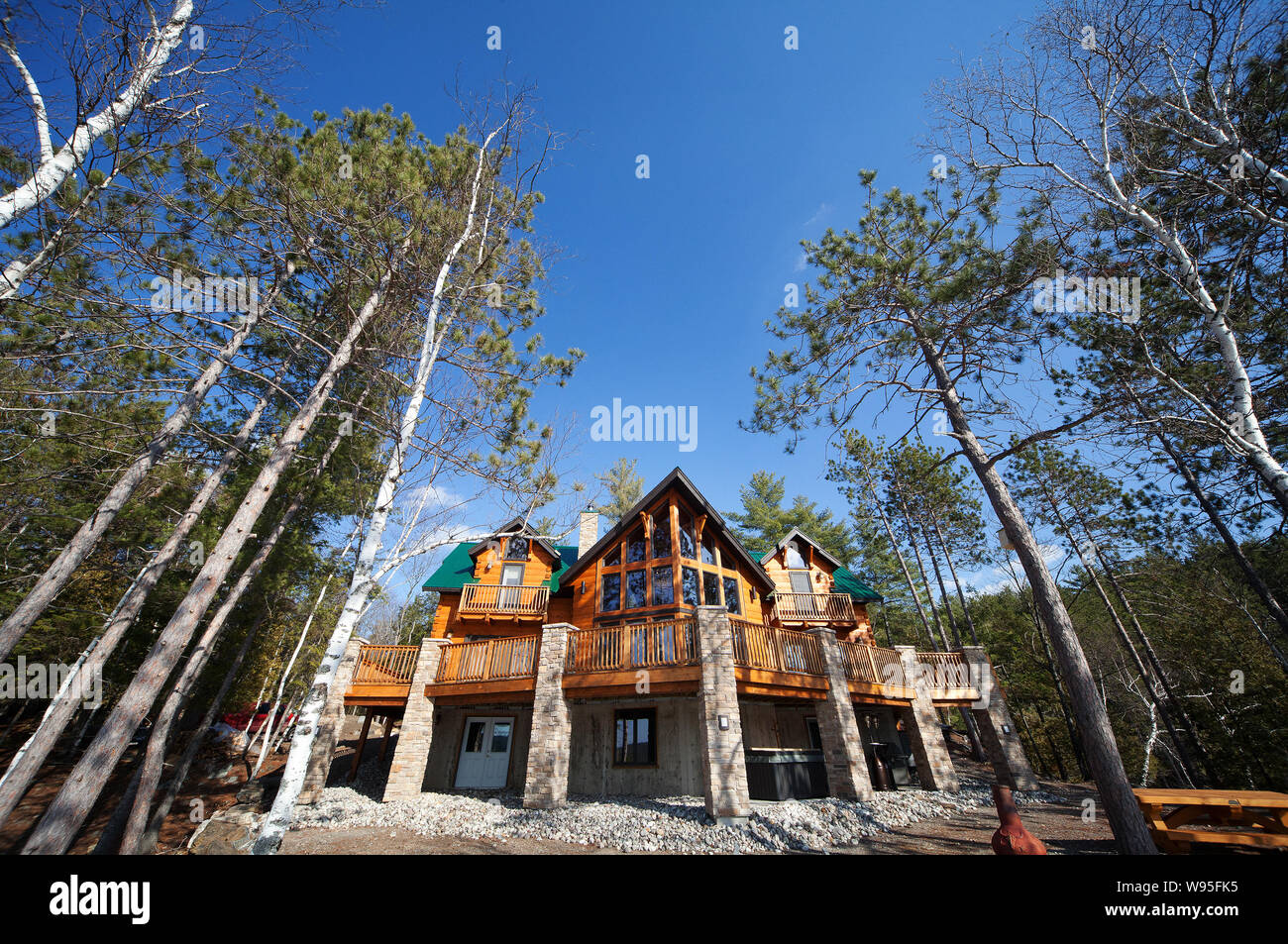 Modern Canadian Log Cabin Home Stock Photo 263809481 Alamy