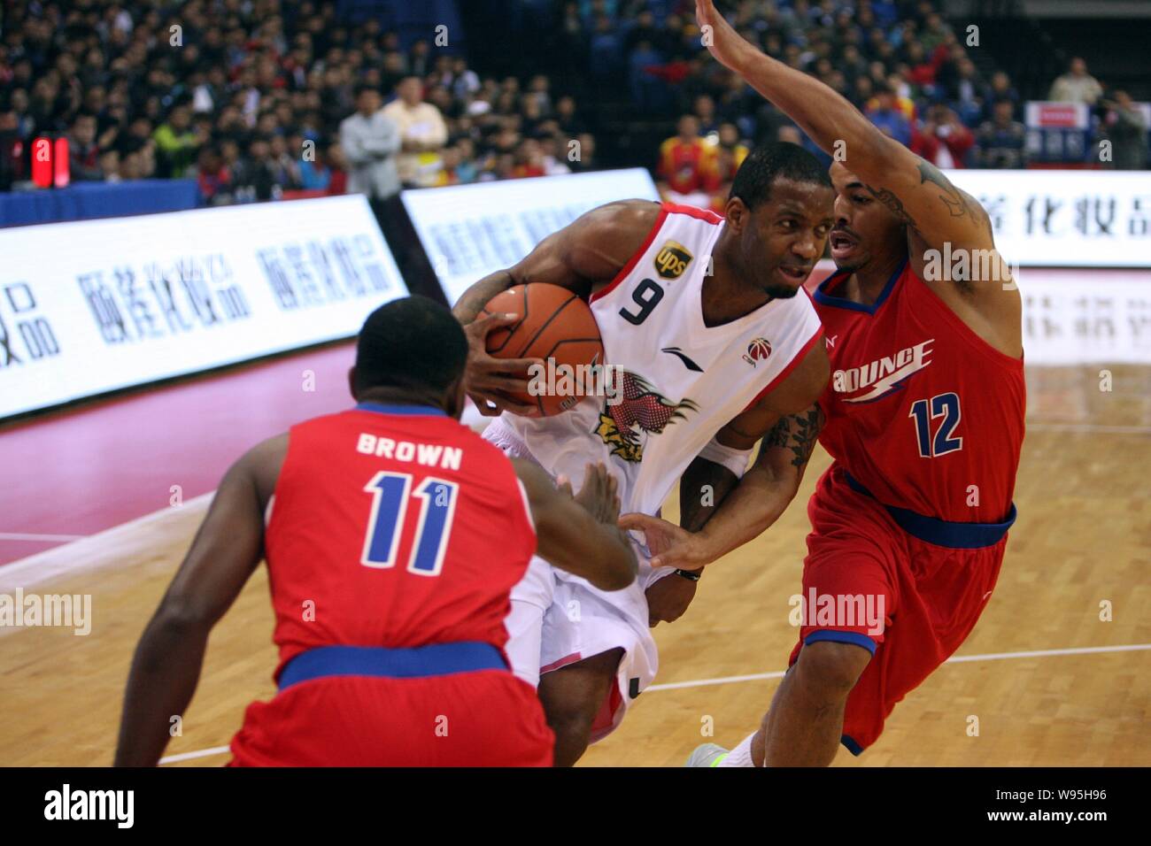 Tracy McGrady of the Qingdao Eagles, right, talks with Imad Qahwash of the  Jiangsu Dragons in their 14th round match during the 2012/2013 CBA Season i  Stock Photo - Alamy