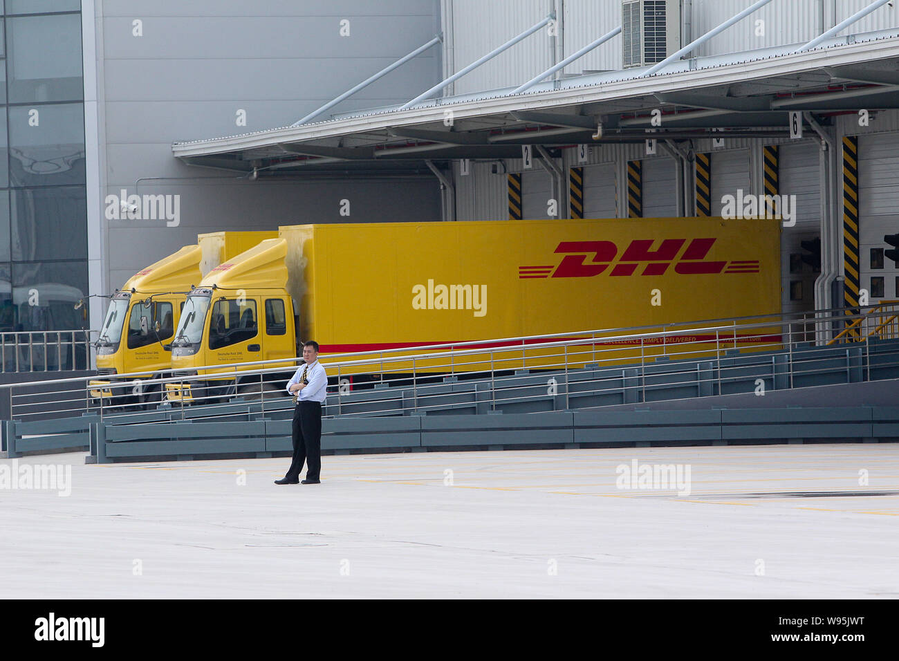Dhl Trucks High Resolution Stock Photography and Images - Alamy