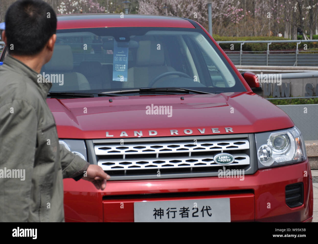 --FILE--A visitor looks at a Land Rover Freelander 2 during an auto show in Qingdao city, east Chinas Shandong province, 22 April 2012.   Jaguar Land Stock Photo