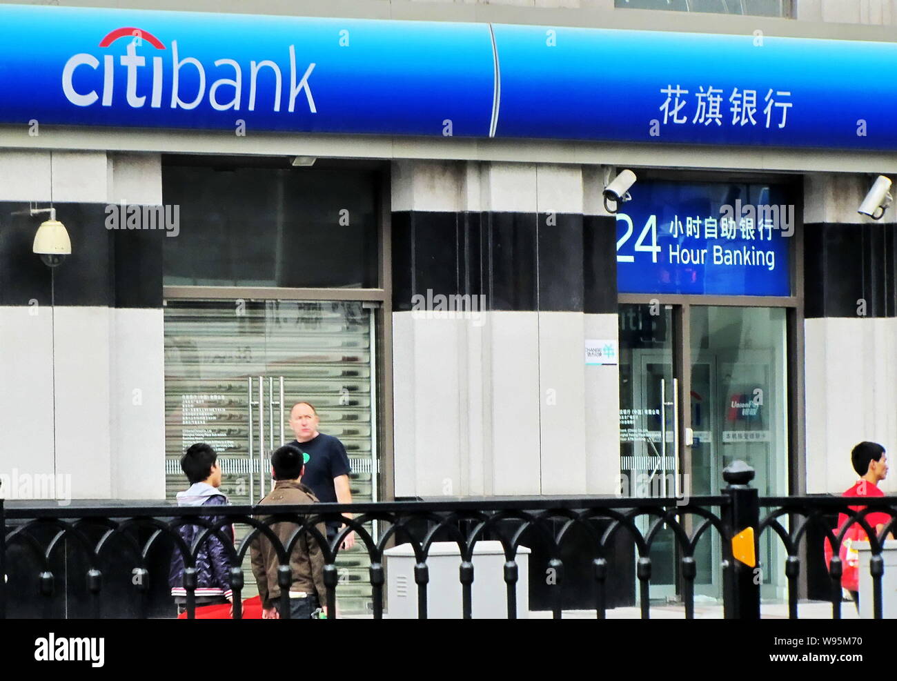 --File--Pedestrians walk past a branch of Citibank in Shanghai, China, 23 May 2010.   The National Development and Reform Commission has raised the me Stock Photo