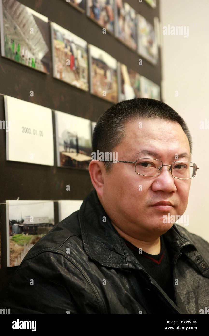FILE--Chinese architect Wang Shu, owner of the Amateur Architecture Studio,  poses in his office at the Nanshan campus of China Academy of Art in Han  Stock Photo - Alamy
