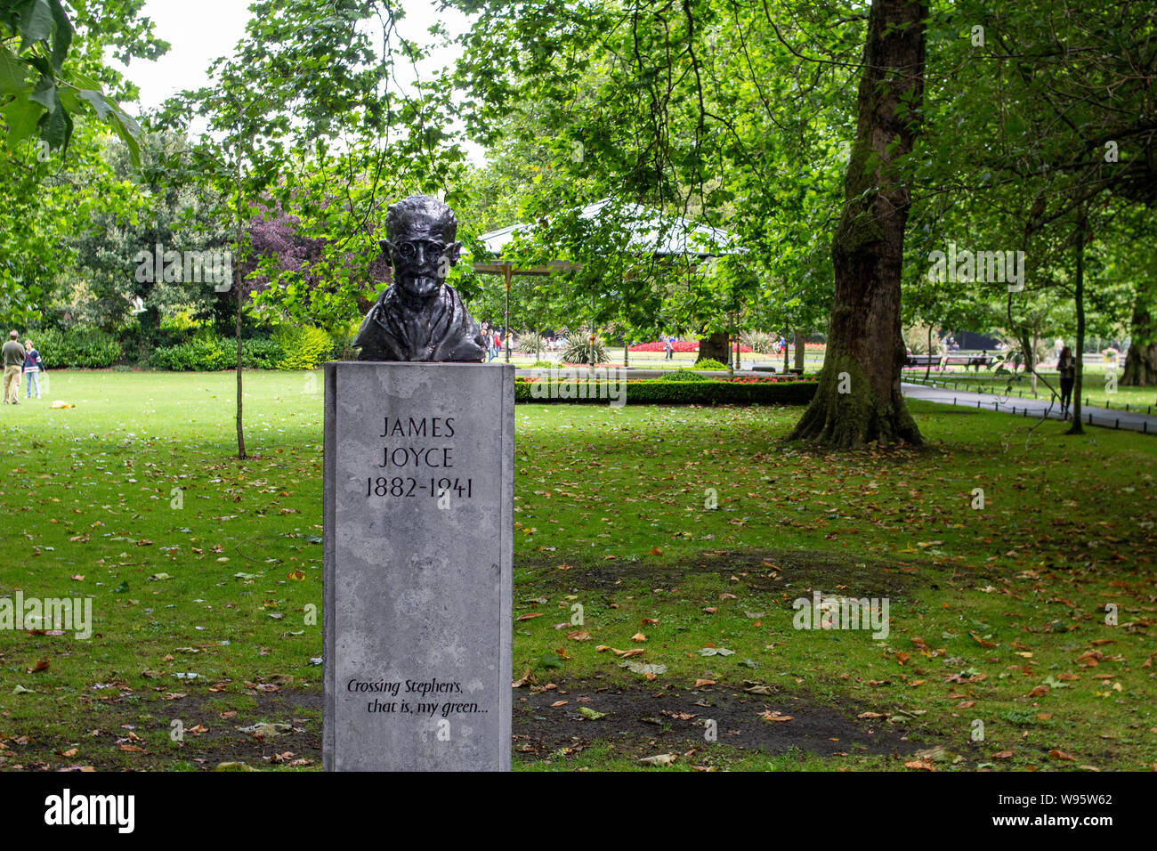Marjorie Fitzgibbon's statue of James Joyce's in St Stephens Green, erected facing what was then his old Alma Mater,University College,Dublin. Stock Photo