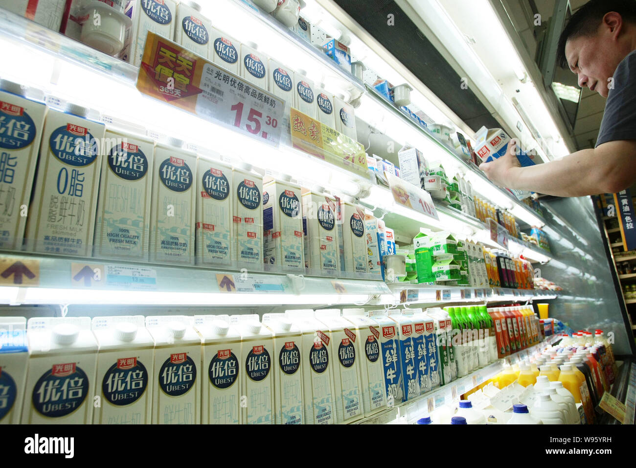 Cartons Milk In Supermarket High Resolution Stock Photography And Images Alamy