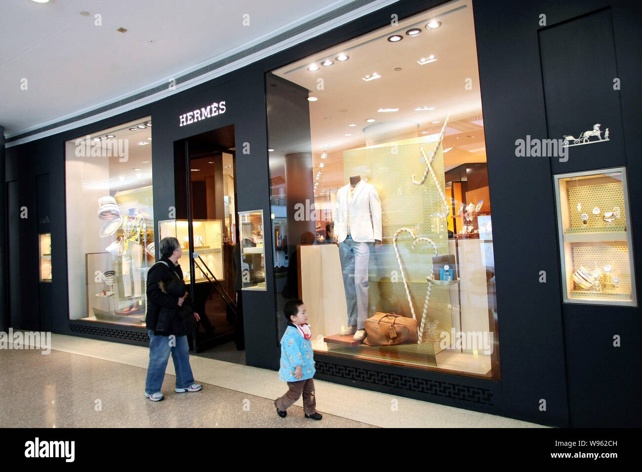 Page 2 Hermes Mall High Resolution Stock Photography And Images Alamy