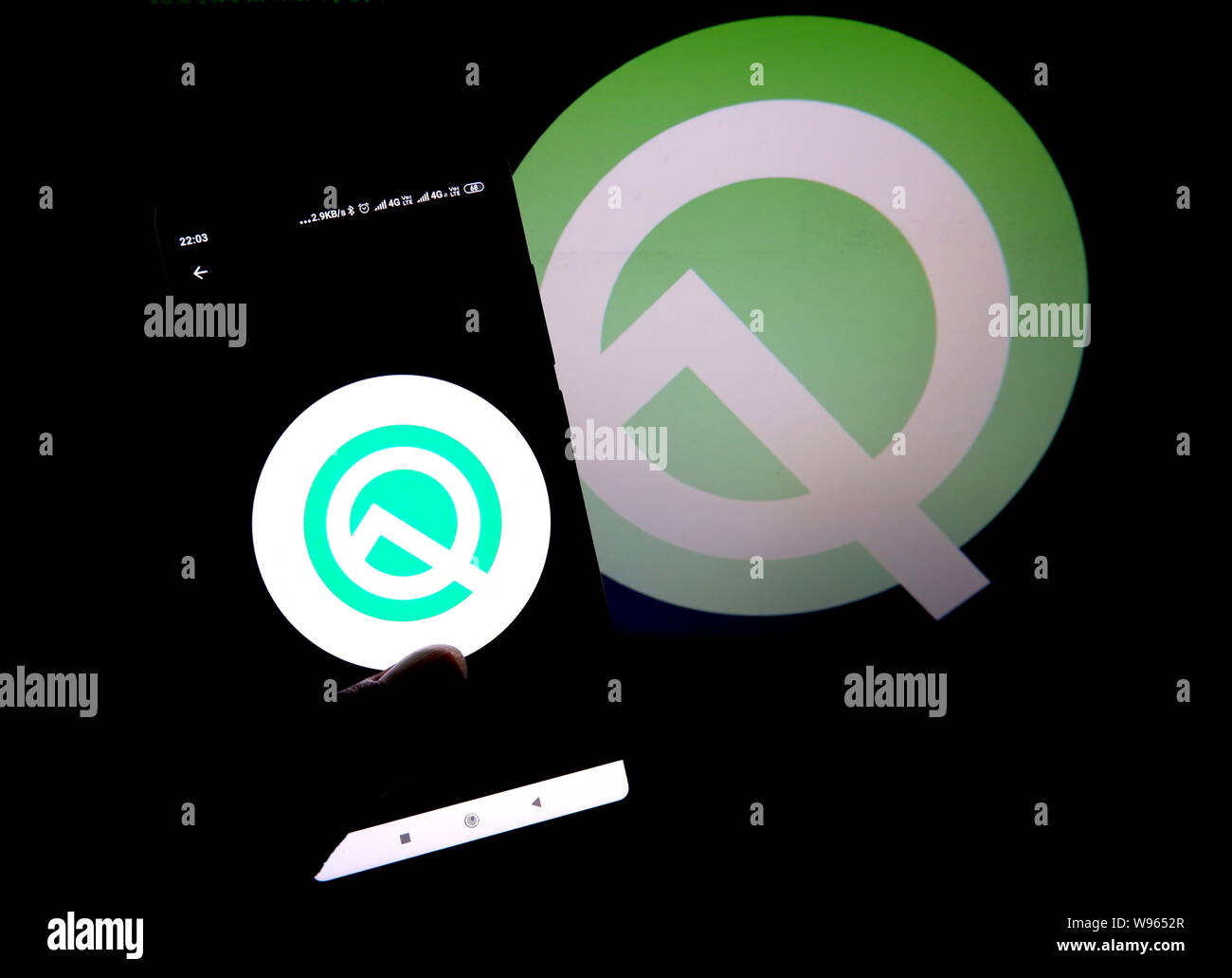 Kolkata, India. 12th Aug, 2019. In this photo illustration Mobile Operating system application Android Q logo seen displayed on a smartphone. Credit: Avishek Das/SOPA Images/ZUMA Wire/Alamy Live News Stock Photo