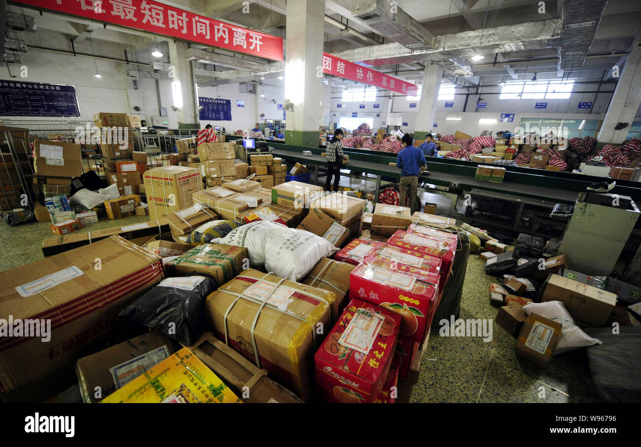 China post sorting center hi-res stock photography and images - Alamy