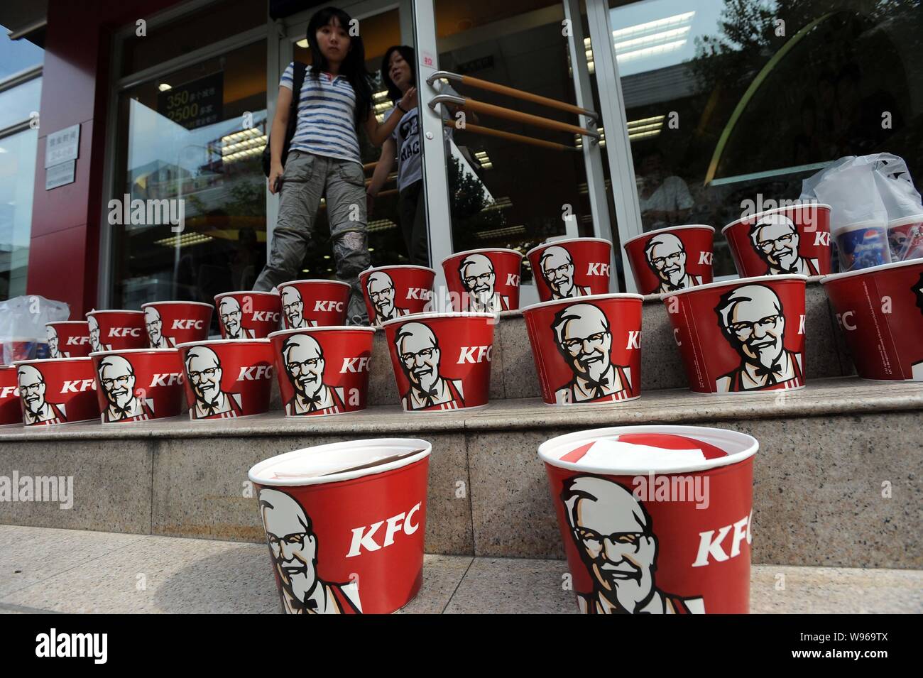 Kfc boxes hi-res stock photography and images - Alamy