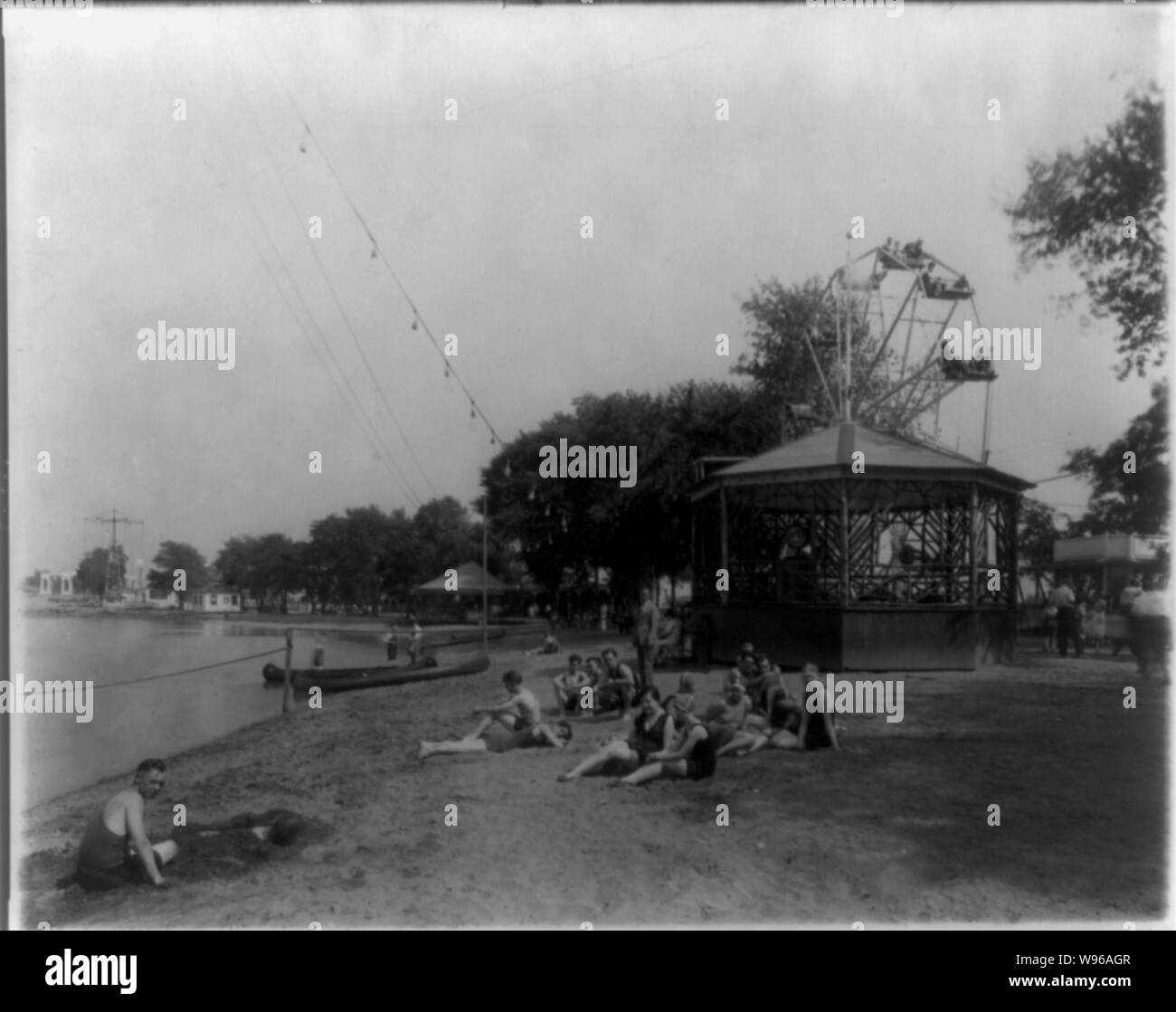 Along the waterfront, Arlington Beach Park, Va Stock Photo Alamy