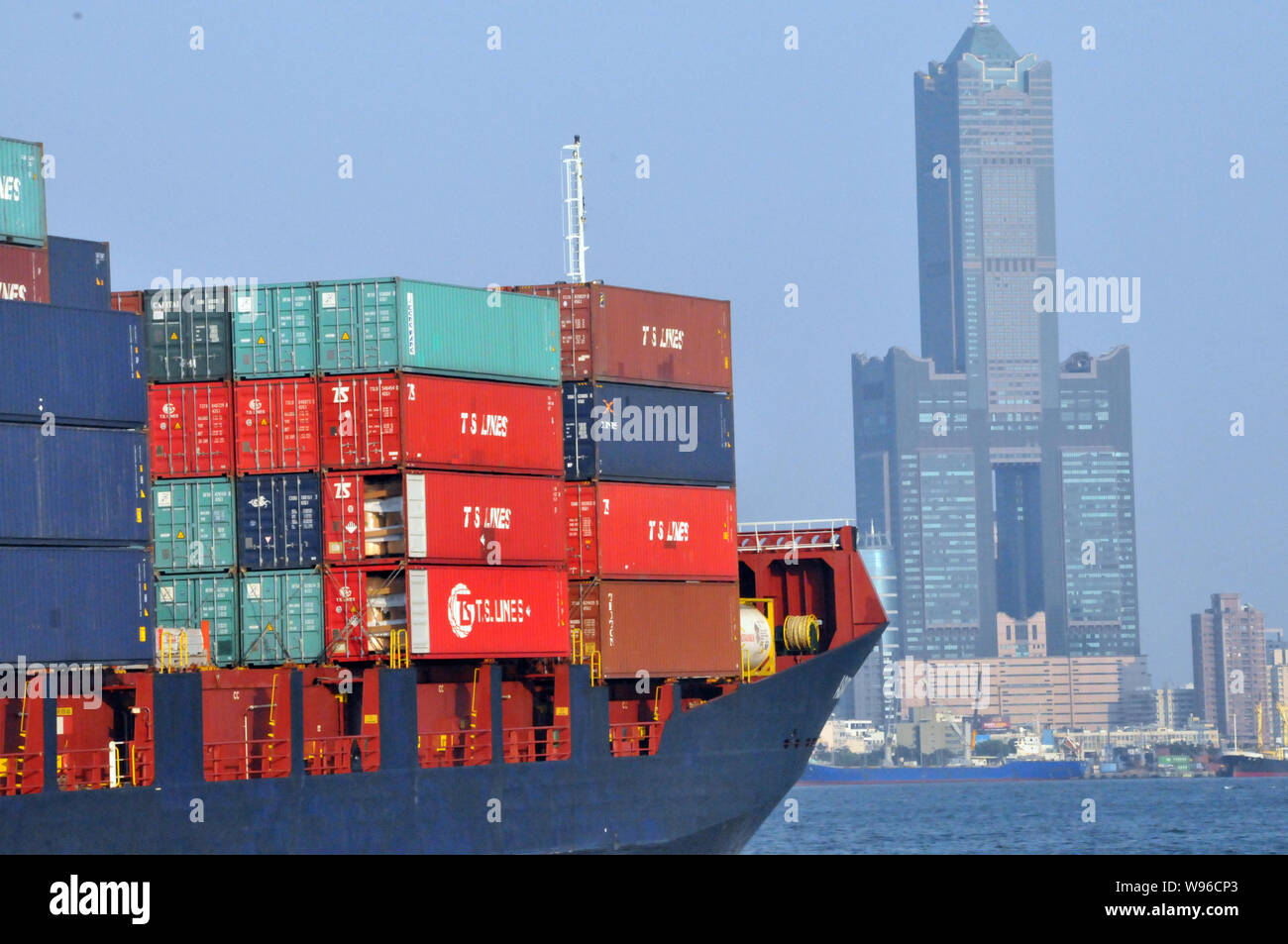 Kaohsiung port hires stock photography and images Alamy