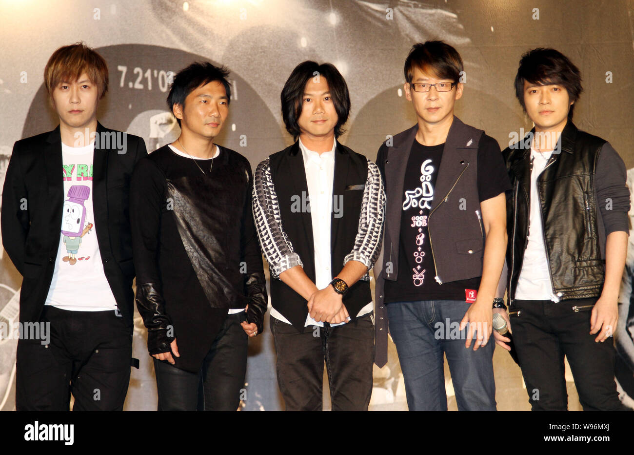 Taiwanese pop band Mayday pose at the press conference for the upcoming  concert, Supper Slipper, accompanied by other Taiwanese pop bands in  Taipei, T Stock Photo - Alamy