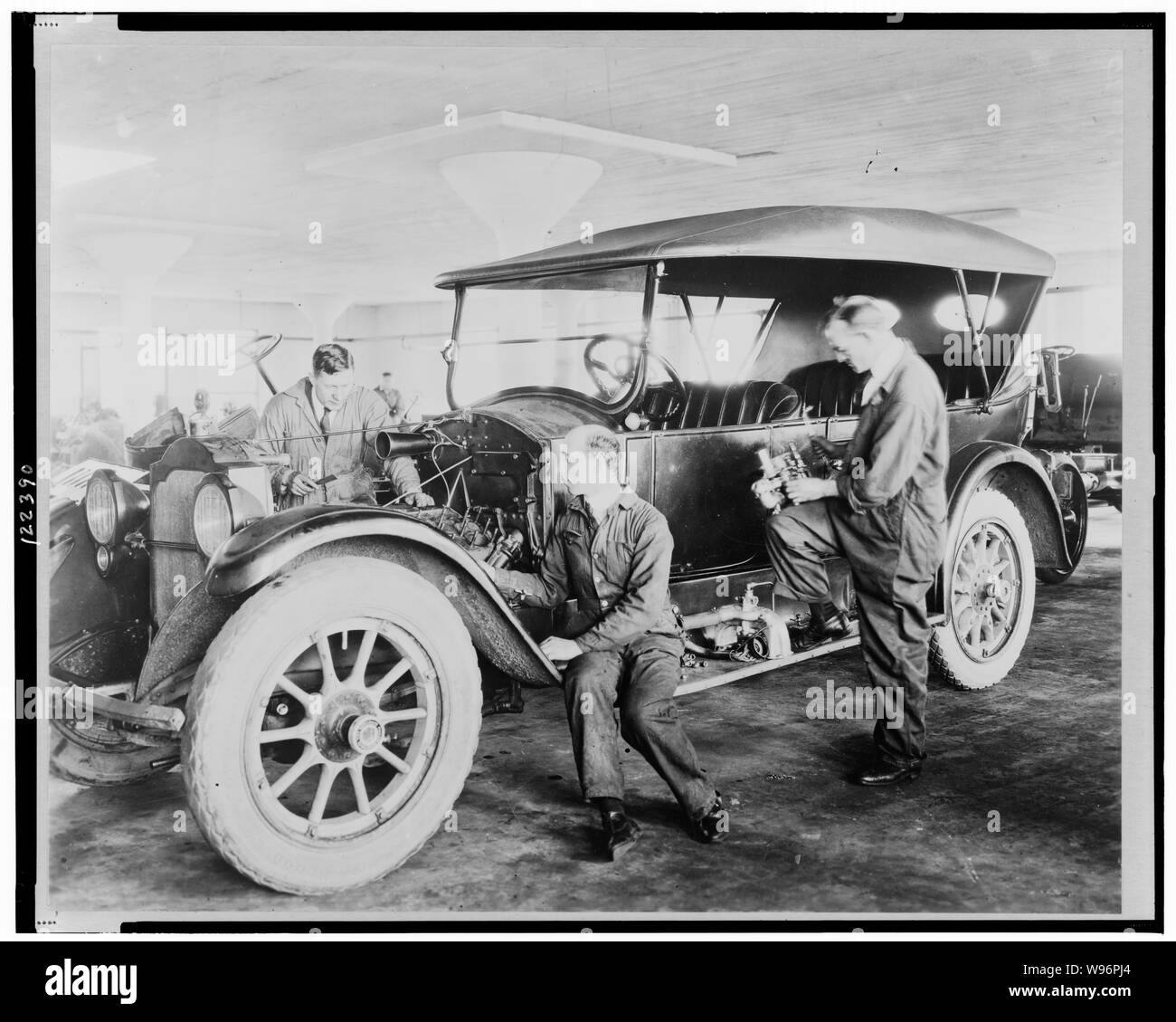 Operation motor vehicle Black and White Stock Photos & Images - Alamy