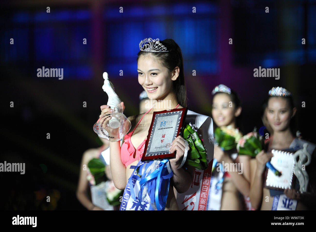 Zhao Meijuan, winner of the China Final of the Miss Bikini Global Contest, poses in the award ceremony in Jiaozuo city, central Chinas Henan province, Stock Photo