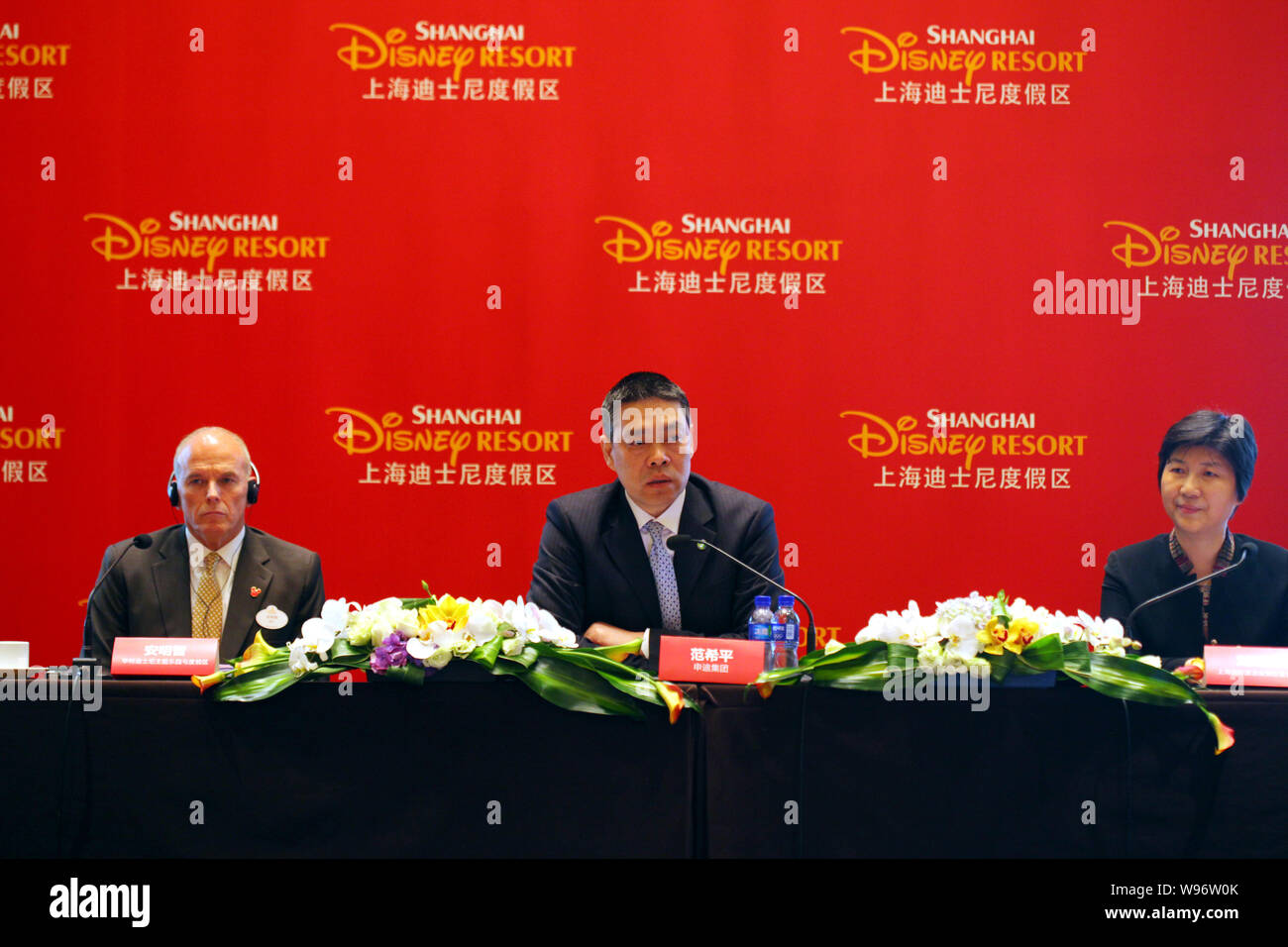 Bill Ernest, left, President and Managing Director for Asia of Walt Disney Parks & Resorts, and Fan Xiping, center, Chairman of Shanghai Shendi Group Stock Photo