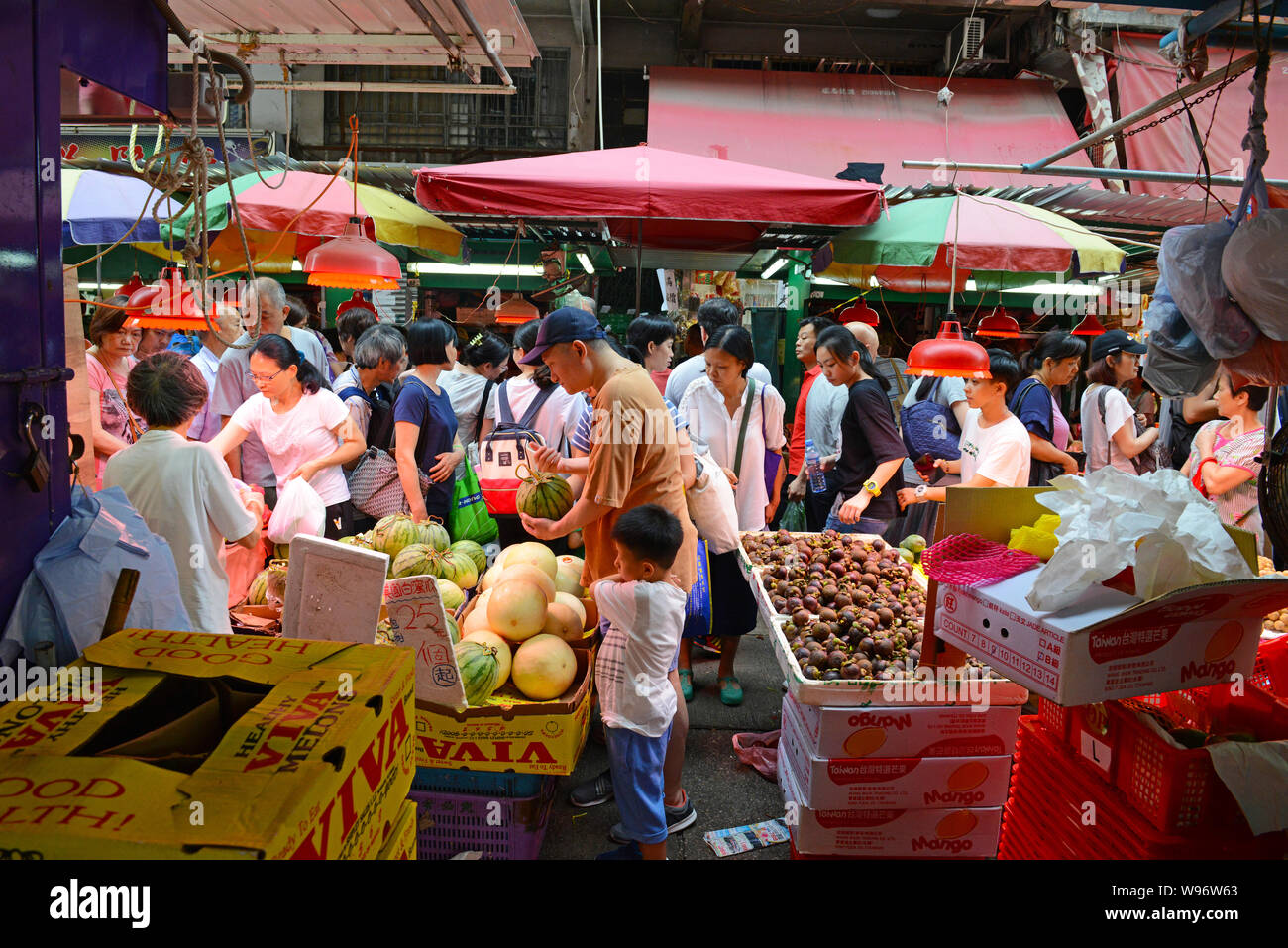 Outdoor market in Hong Kong Stock Photo Alamy