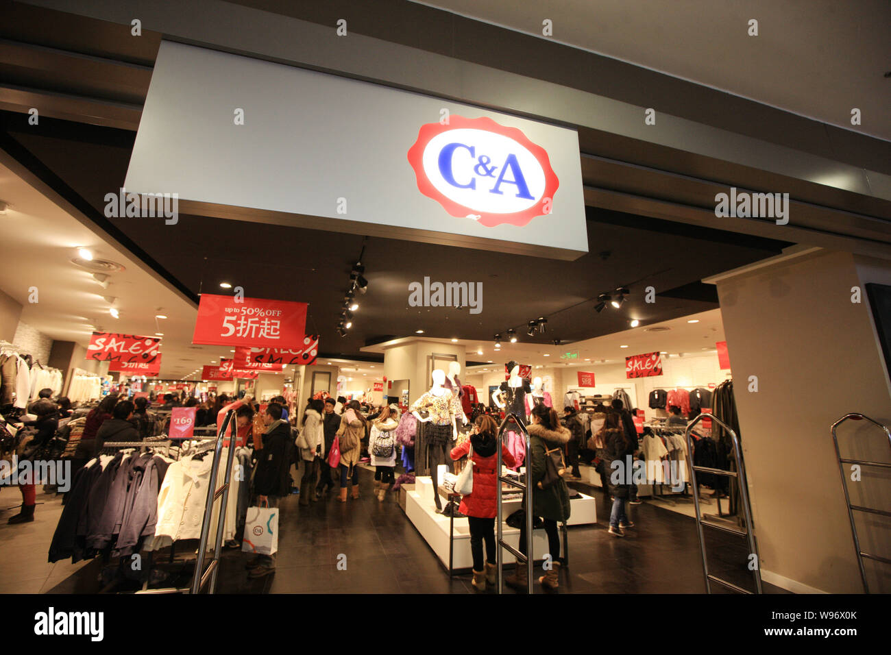 FILE--Shoppers buy clothes at a C&A store in Shanghai, China, 24 December  2011. Some of the worlds leading fashion retailers have come under fire  Stock Photo - Alamy