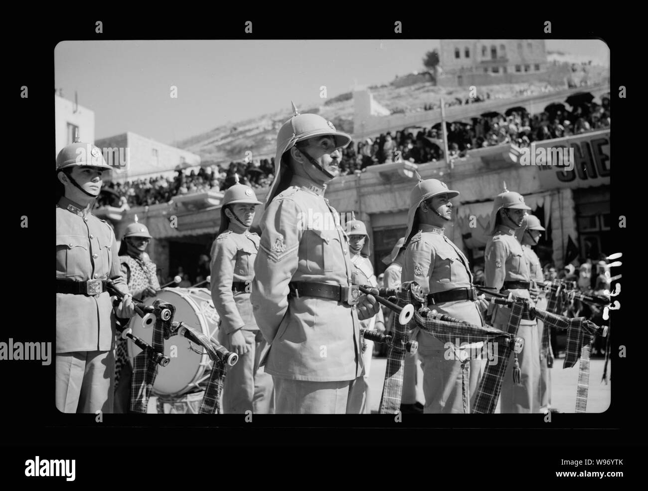 Amman 24th Anniversary Of Arab Revolt Under King Hussein Lawrence Celebration Sept 11 1940 Band Of The Arab Legion Lining The Streets Stock Photo Alamy
