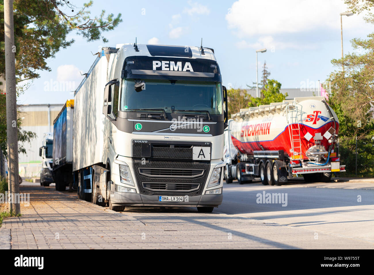 Volvo fmx hi-res stock photography and images - Alamy