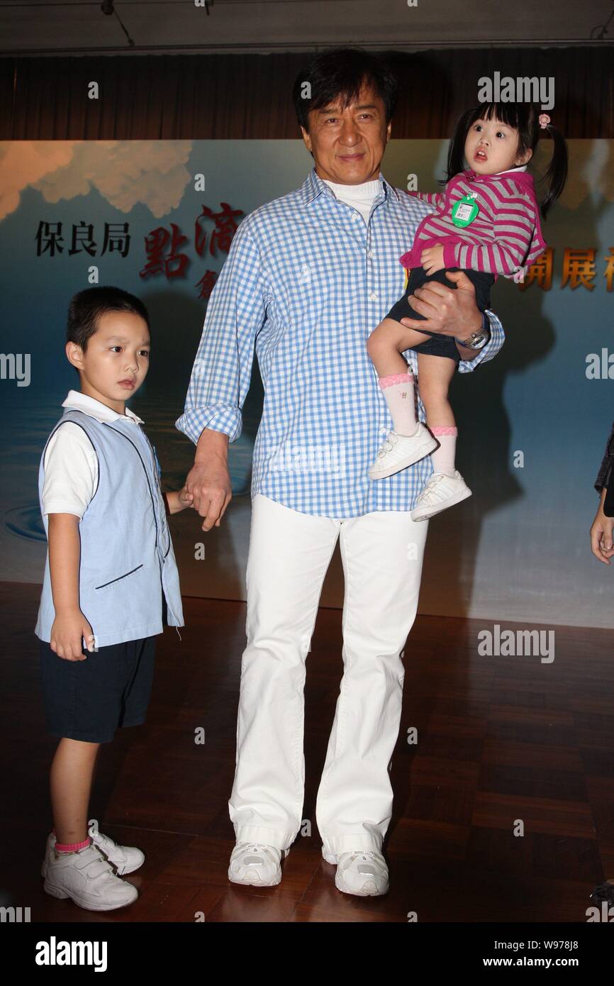 Hong Kong Kungfu Superstar Jackie Chan Poses With Young Kids At The Launch Ceremony For The Donation Campaign For The Po Leung Kuk Special Children De Stock Photo Alamy