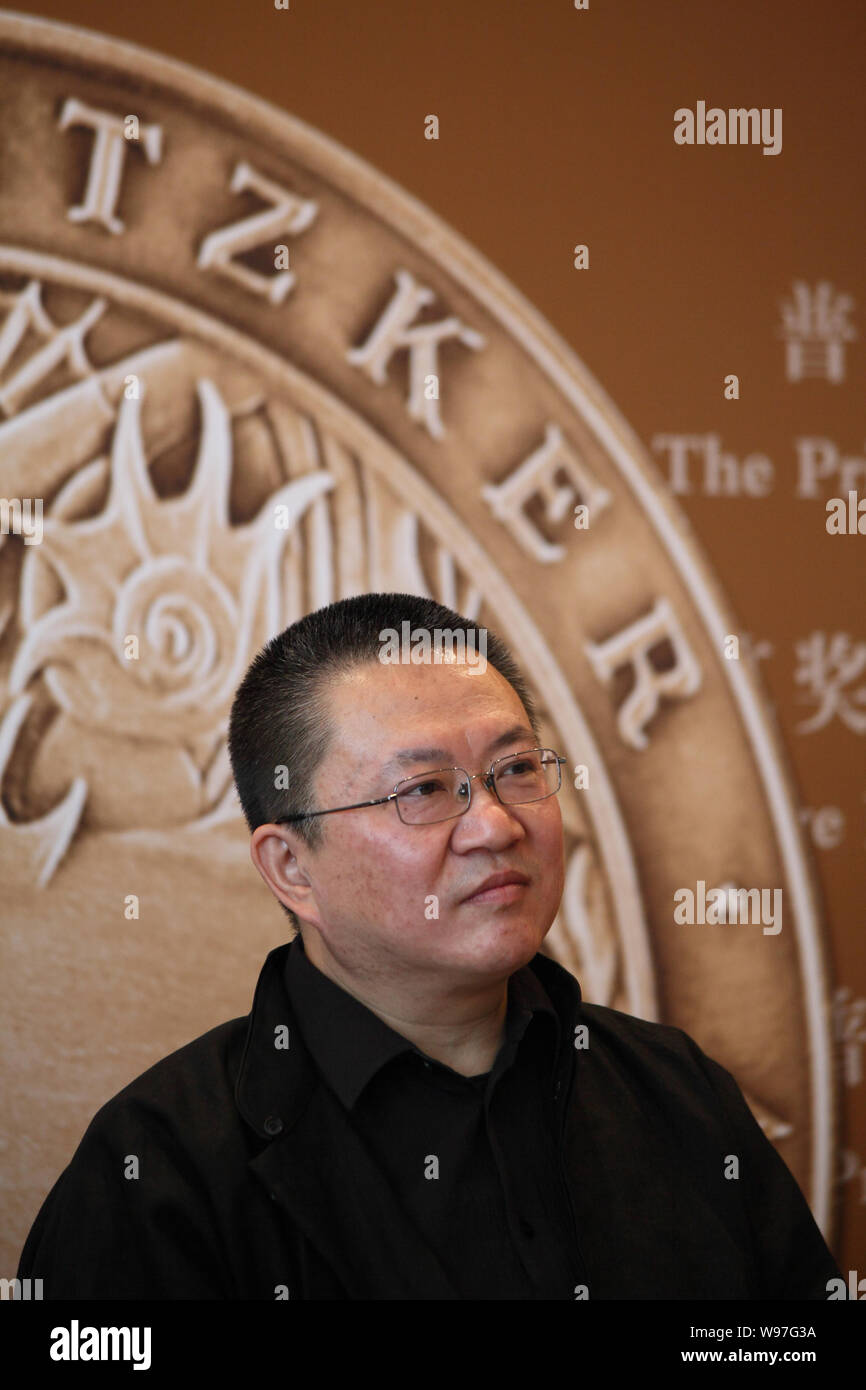 2012 Pritzker Architecture Prize winner Wang Shu is pictured at a press conference in Beijing, China, 25 May 2012.   Chinese architect Wang Shu receiv Stock Photo