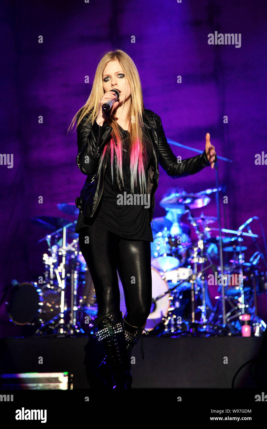 аврил лавин. постер аврил лавин 2000х. Kai singer. Carly rae jepsen сейчас. шон мендес.