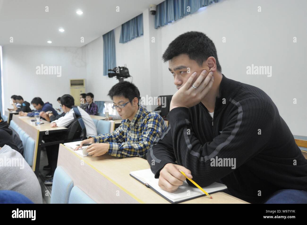 Retired Chinese NBA star Yao Ming is pictured at the classroom in Shanghai Jiao Tong University in Shanghai, China, 7 November 2011.   Retired Chinese Stock Photo