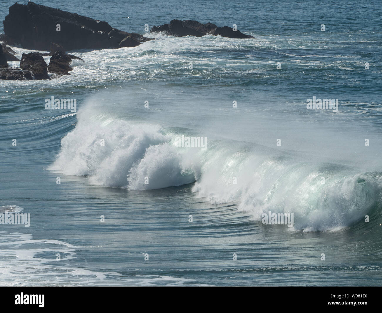 Spray flying off the back of a wave hi-res stock photography and images ...