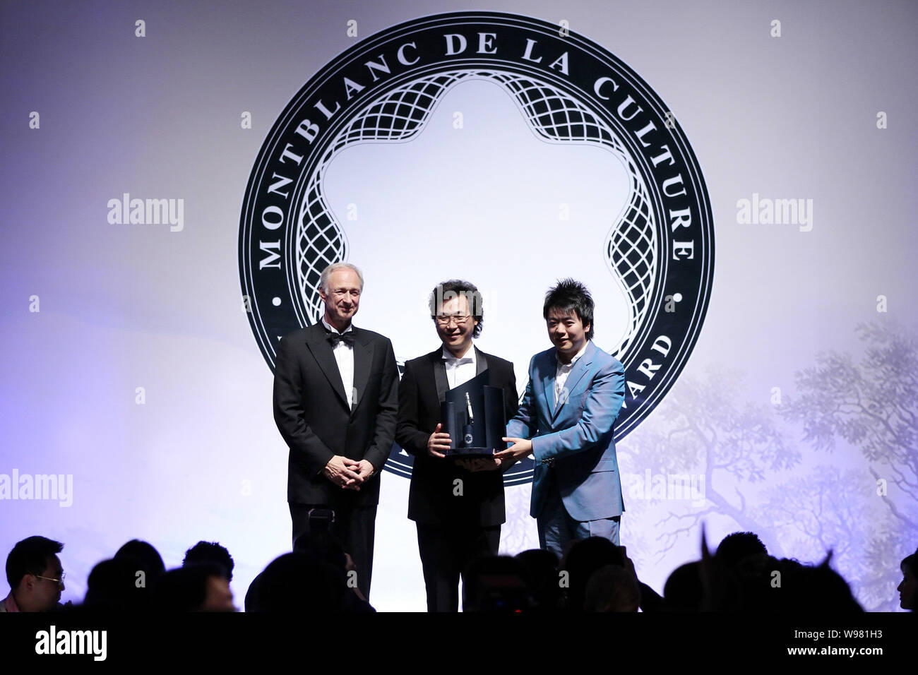 From Left Lutz Bethge Managing Director Of Montblanc International Chinese Singer Liao Changyong And Chinese Pianist Lang Lang Attend The Montblan Stock Photo Alamy