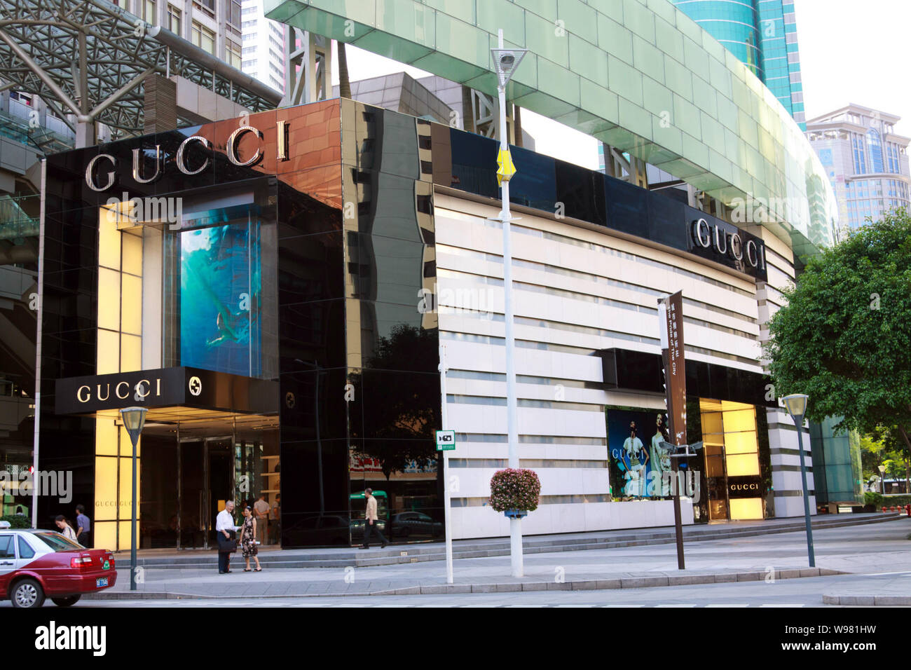 FILE--Local residents walk past a Gucci boutique in Luohu district in  Shenzhen city, south Chinas Guangdong province, 1 July 2011. The Italian  bra Stock Photo - Alamy
