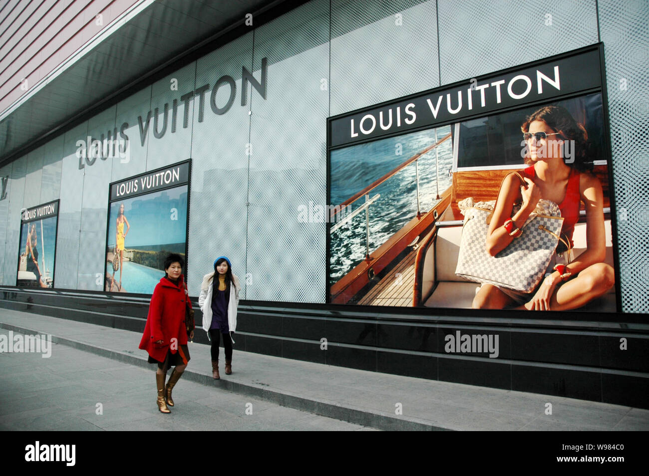 27-7-2023, Chon Buri, Thailand, Louis Vuitton's huge roadside billboard  Stock Photo - Alamy