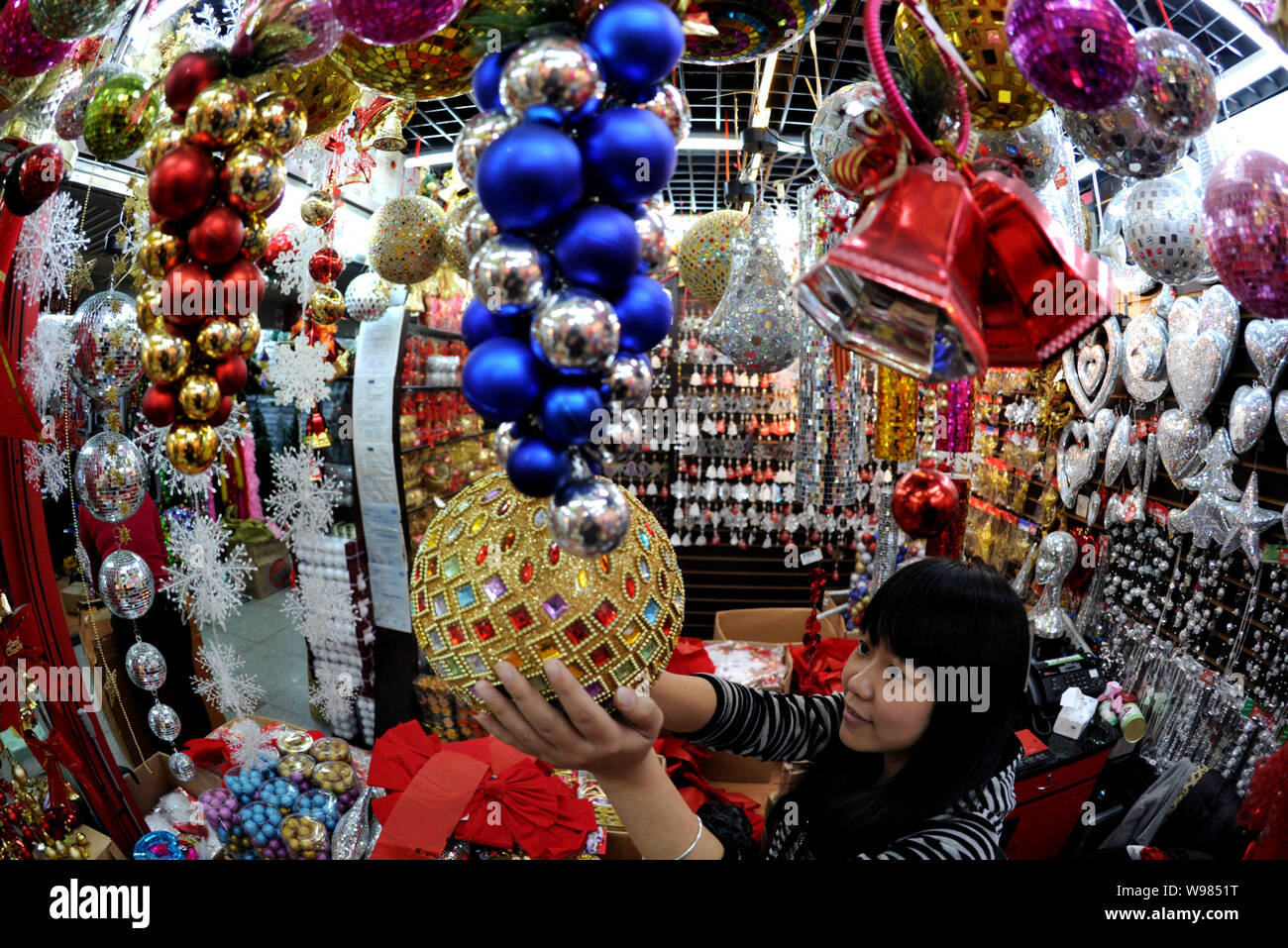 A Customer Chooses Christmas Decorations At A Wholesale Market In Yiwu East Chinas Zhejiang Province 5 December 2011 In Yiwu A Manufacturing Cen Stock Photo Alamy