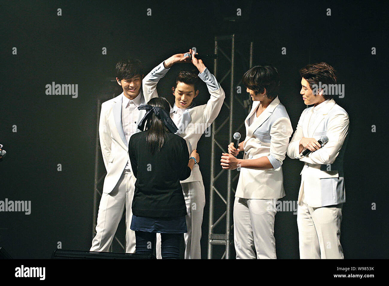 South Korean ballad band 2AM meets a fan during their concert in Hong Kong,  China, 27 May 2011 Stock Photo - Alamy
