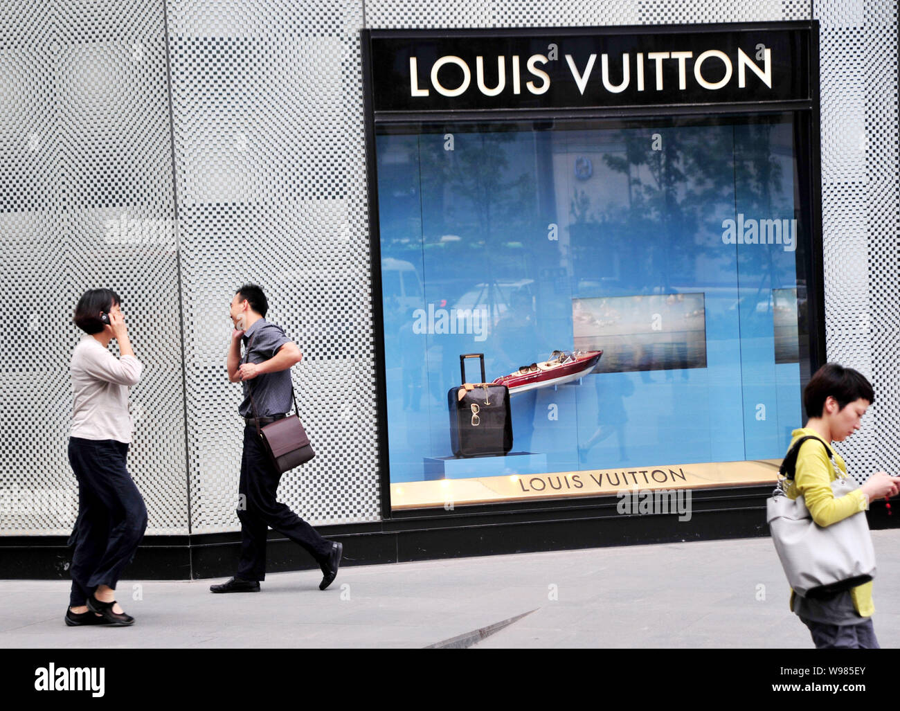 FILE--A customer shops for a handbag in the fashion boutique of Louis  Vuitton (LV) at a shopping mall in Nanjing city, east China's Jiangsu  province Stock Photo - Alamy