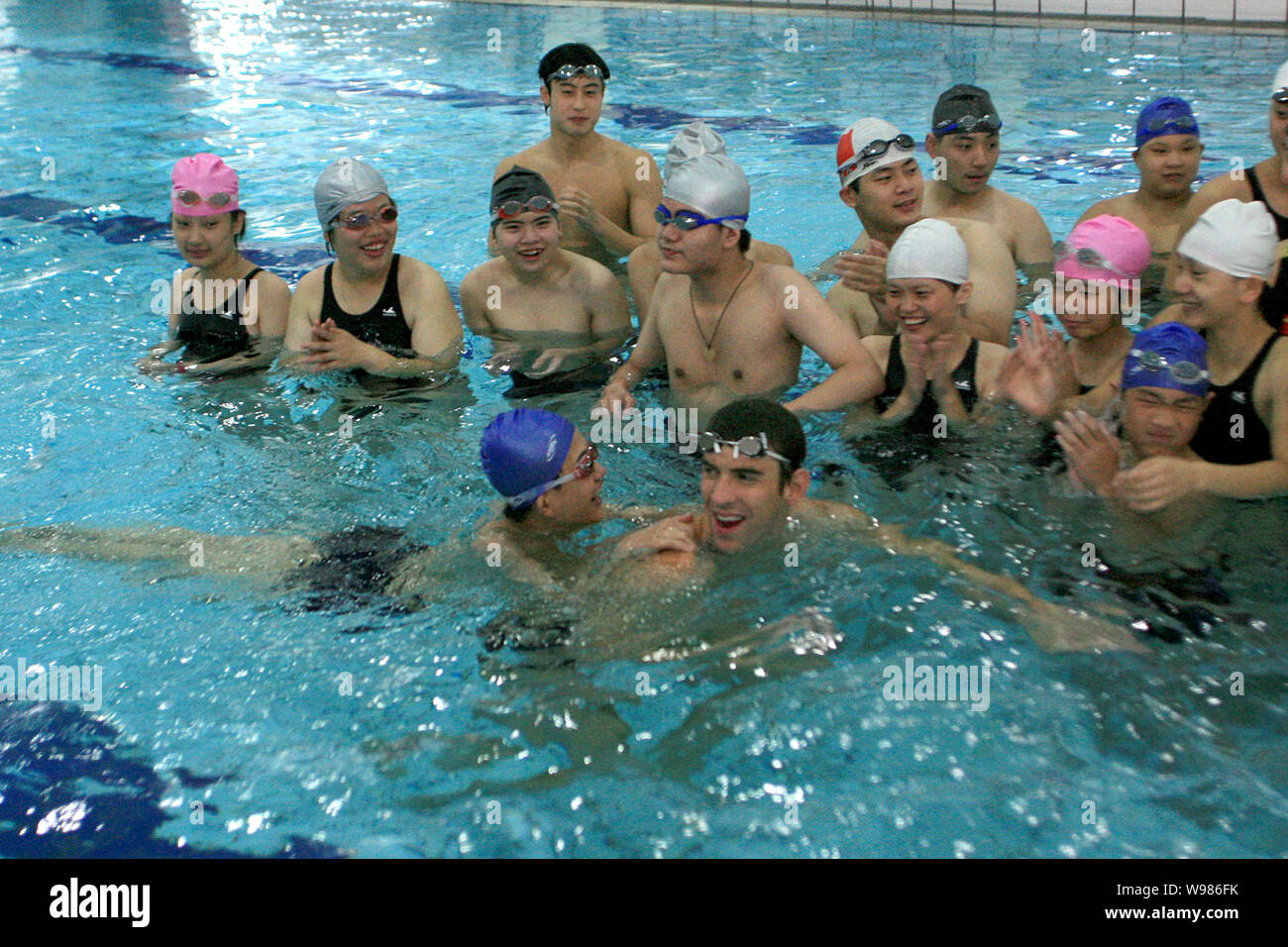 Michael Phelps of U.S. instructs Chinese Special Olympics swimmers