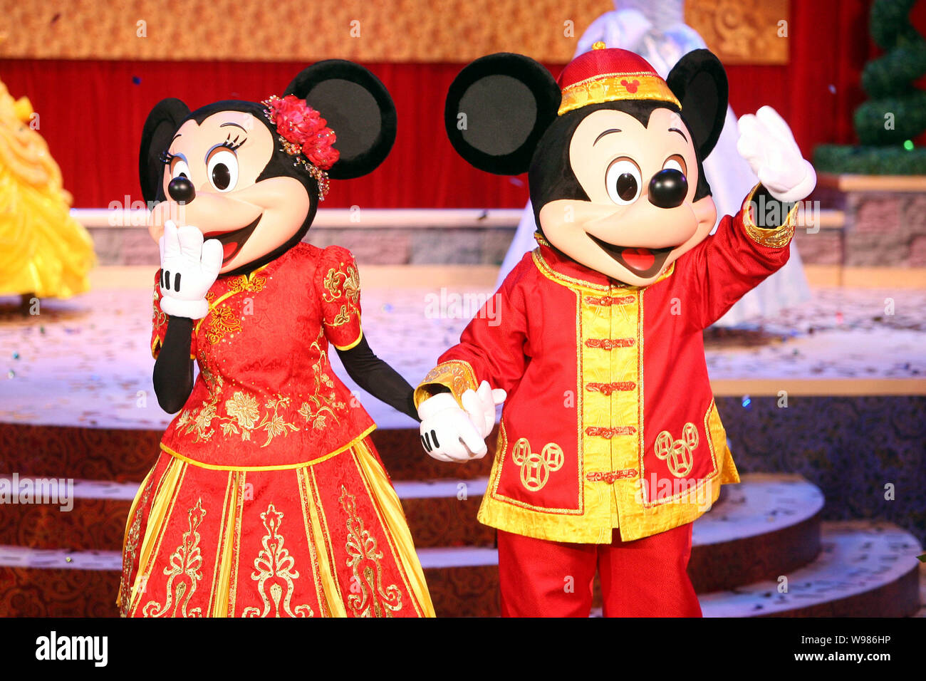 The Mickey Mouse and the Minnie Mouse perform at the ...