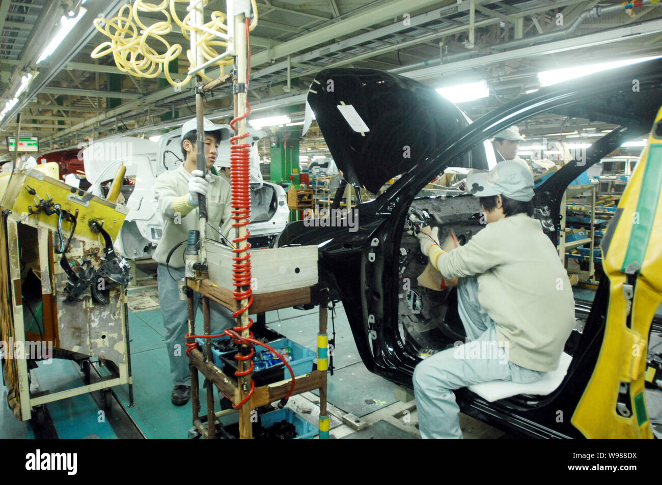 Toyota assembly line hires stock photography and images Alamy