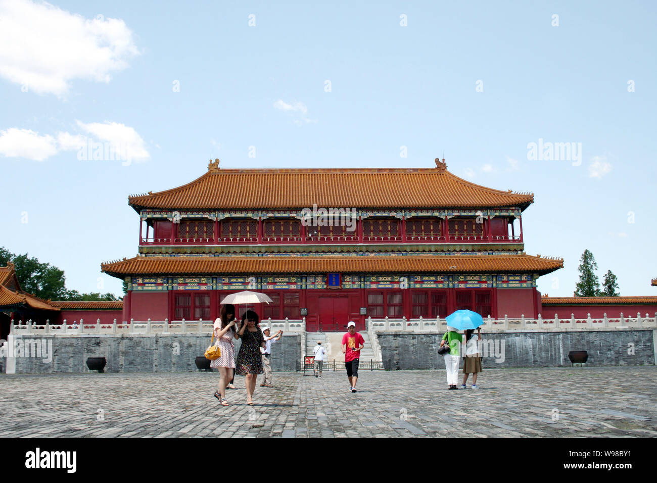 --FILE--Tourists visit the Pavilion of Spreading Righteousness in the Forbidden City in Beijing, China, 7 July 2011.   A sense of dignified peace is w Stock Photo