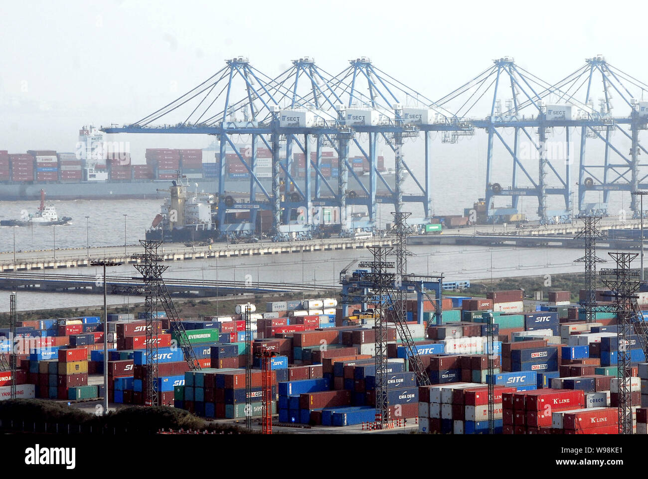 View of Shanghai Waigaoqiao Terminal in Shanghai, China, 23 December 2011.  Shanghai consolidated its title as the worlds largest container port as t  Stock Photo - Alamy