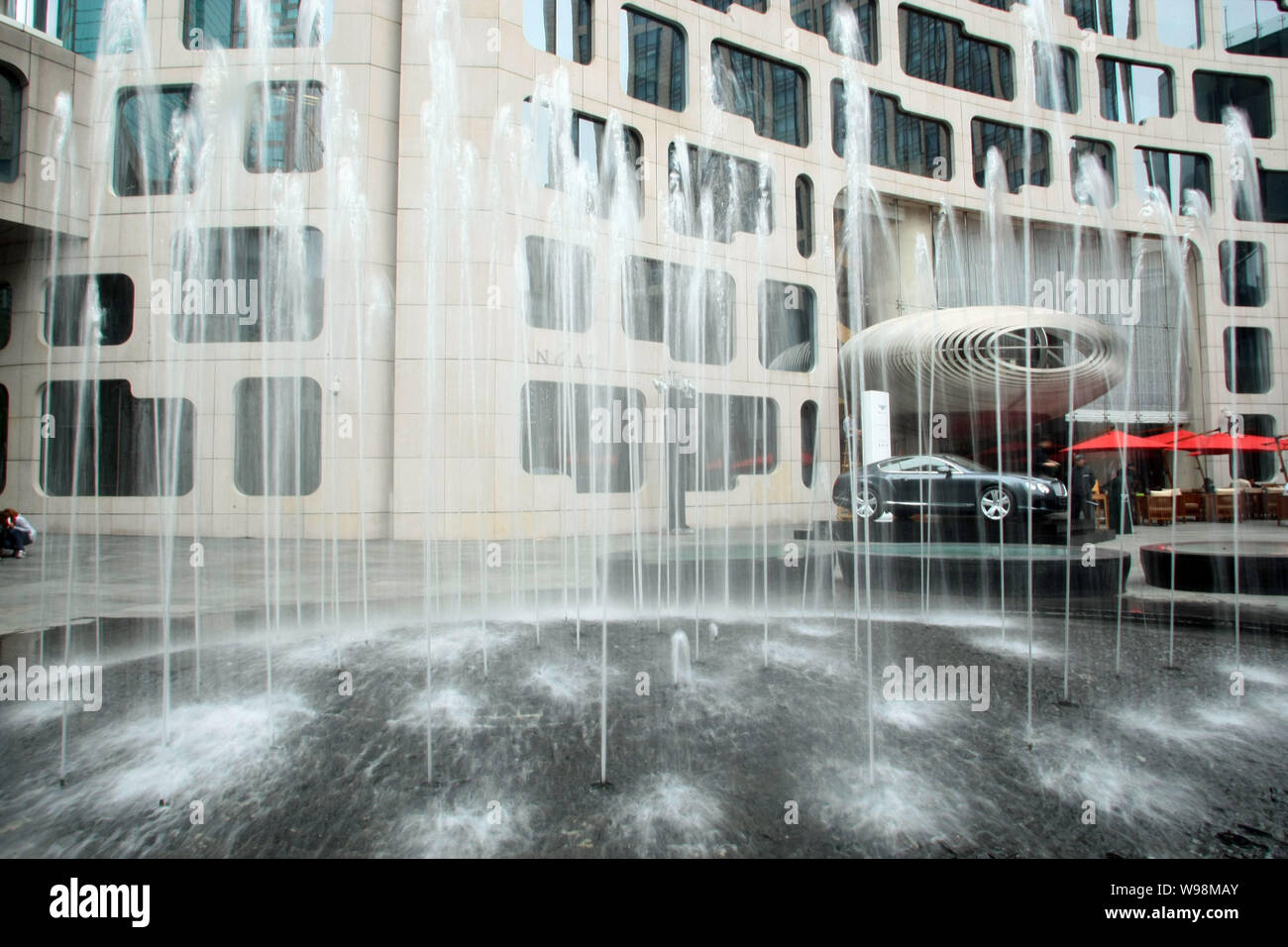 A fountain is pictured at the plaza of Andaz hotel in Shanghais entertainment and tourist landmark Xintiandi, China, 28 October 2011.   Founded in 200 Stock Photo