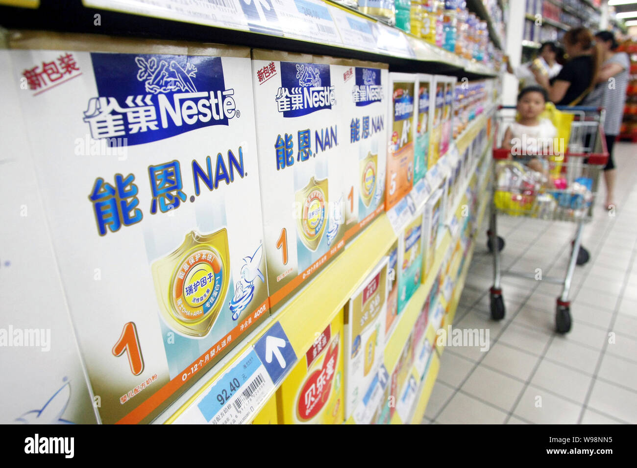 Bags of Nestle milk powder for sale in a supermarket in Shanghai, China, 5 July 2011.   Nestle SA is in talks to buy Chinese candy maker Hsu Fu Chi In Stock Photo