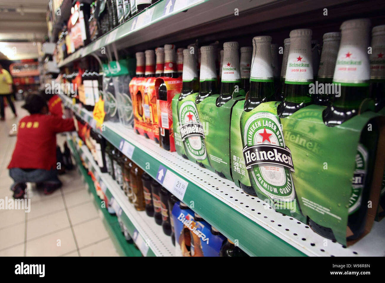 CNN Business on X Heineken just made a big bet on China, the world's