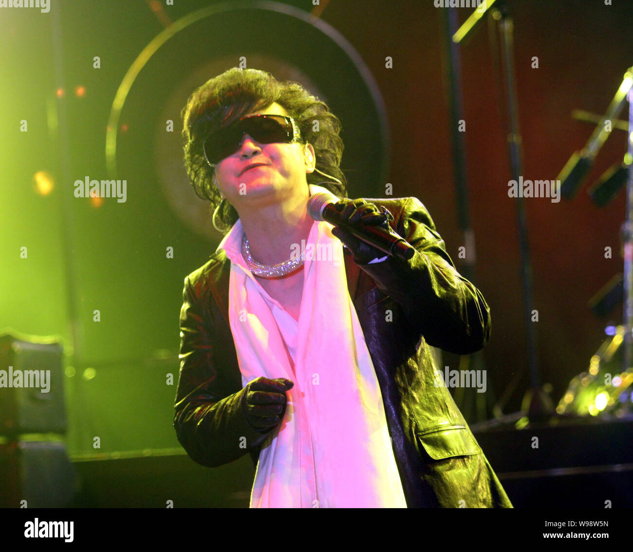 Toshi x japan hi-res stock photography and images - Alamy