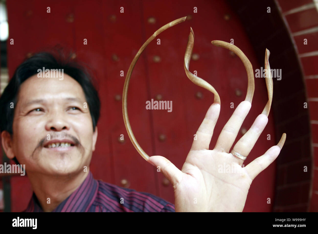 Long fingernails man hi-res stock photography and images - Alamy