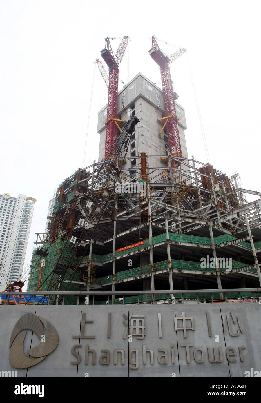 The Shanghai Tower is under construction in the Lujiazui Financial ...